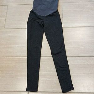 A Pea in the Pod gray fleece maternity leggings